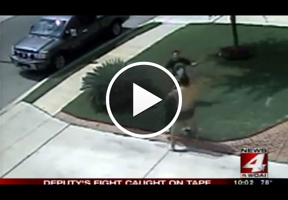 Video Texas Deputy Wrestles Burglars Police Magazine