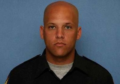 Photo of Officer Daryl Raetz courtesy of Phoenix PD.