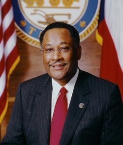 Former Mayor of Houston and Former NYC Police Commissioner Dr. Lee Brown will be the keynote speaker at the 2016 NOBLE Training Conference. (Photo: NOBLE)