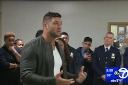 2016 12 02 1503 Tim Tebow Nypd