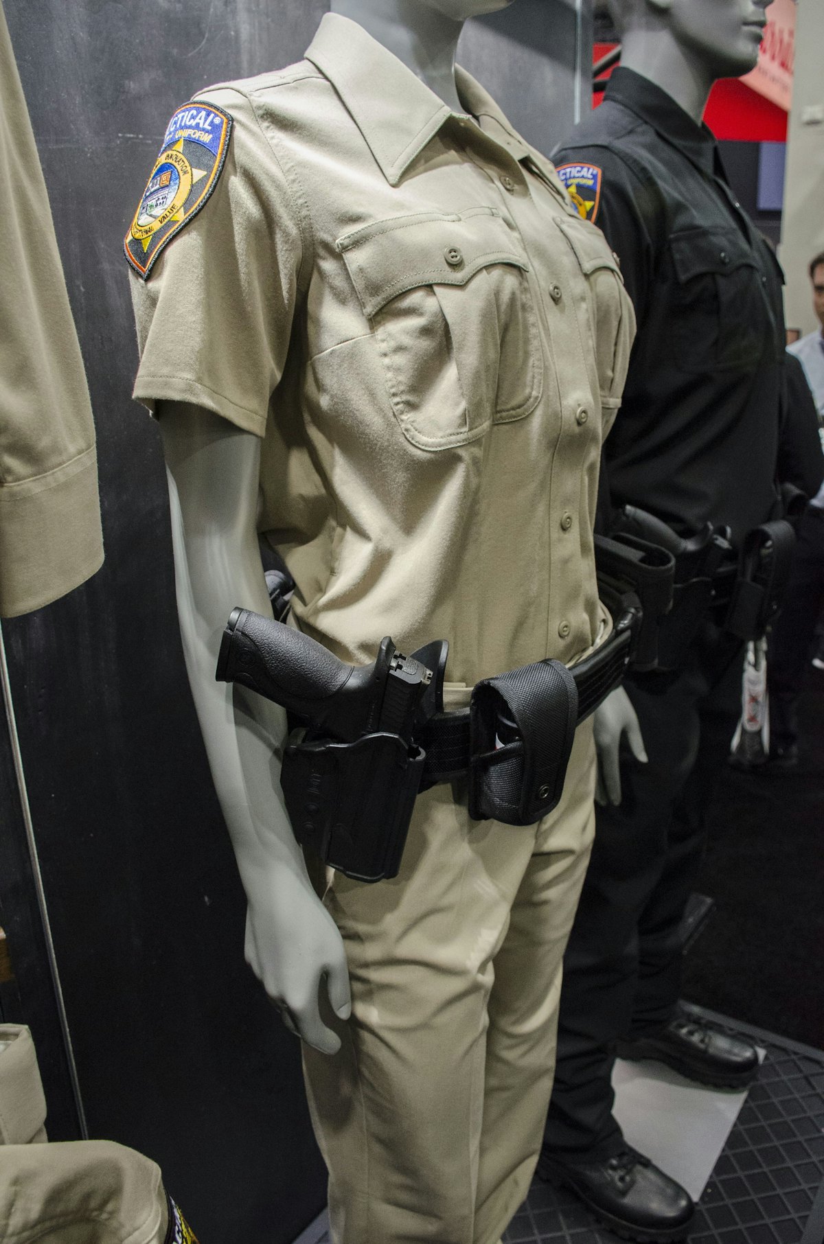 United Shield Police Tactical Shield, NIJ Level IIIA Protection, Integrated Mount, Ambidextrous & Collapsible Handles