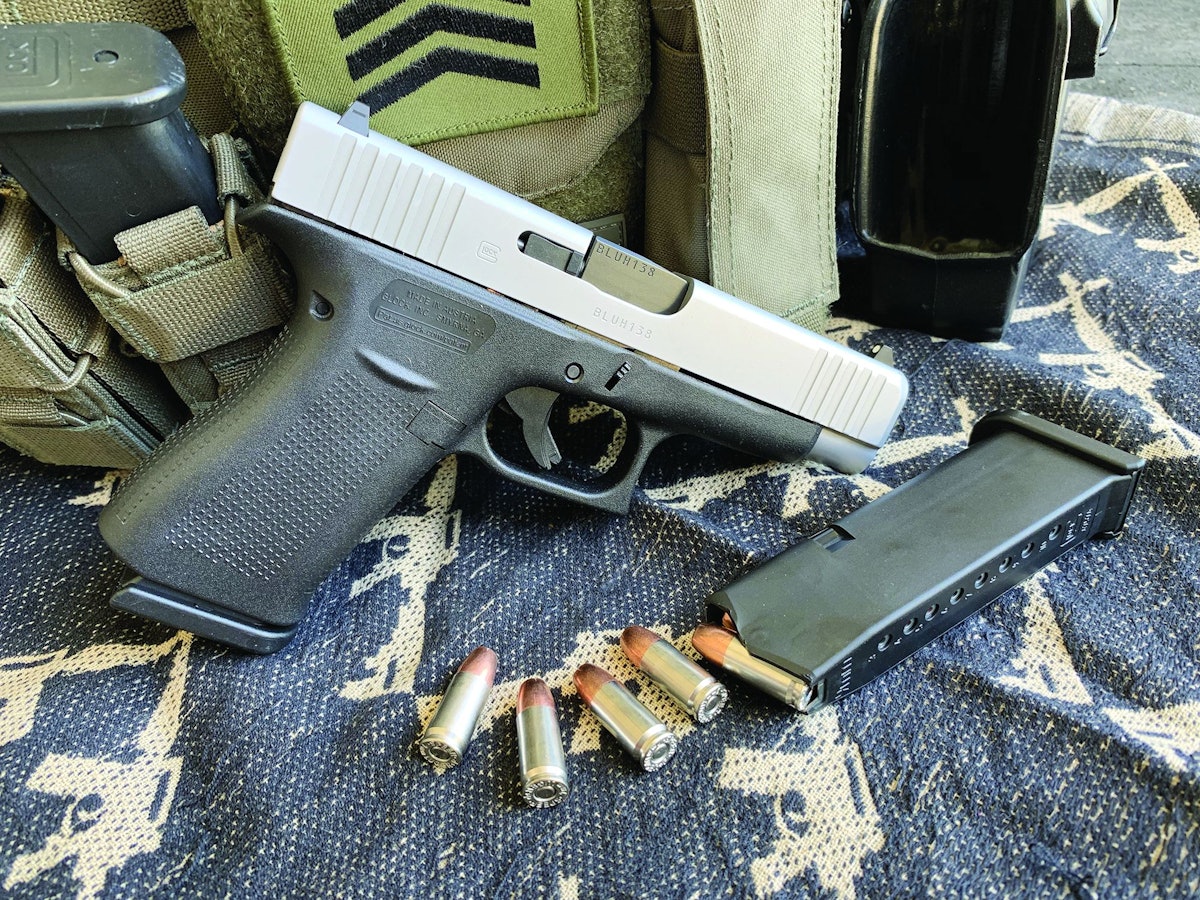 Glock Model 19 9mm Gen 4 with Clips Weapon Compact Handgun Picture