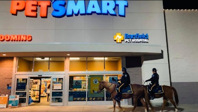 Customers at a pet supply store in a suburb of New Orleans were treated to an unusual sight over the weekend as a horse and his human handler with the Slidell Police Department strolled the aisles and saying hello.