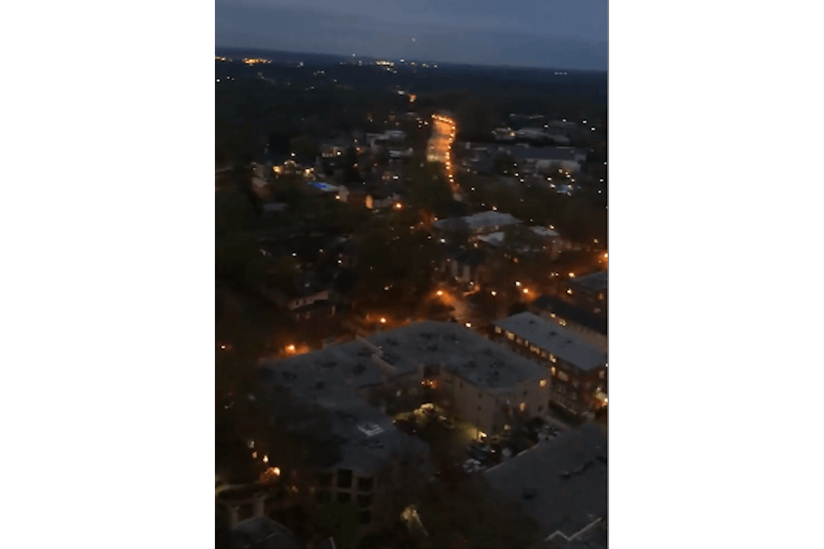 Video Midtown Atlanta Residents Cheer First Responders Dealing with