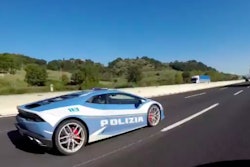 Italian State Police officers used a 5.2-liter, V-10 Lamborghini Huracan to drive a kidney 300 miles in two hours. (Photo: Italian State Police/Twitter)