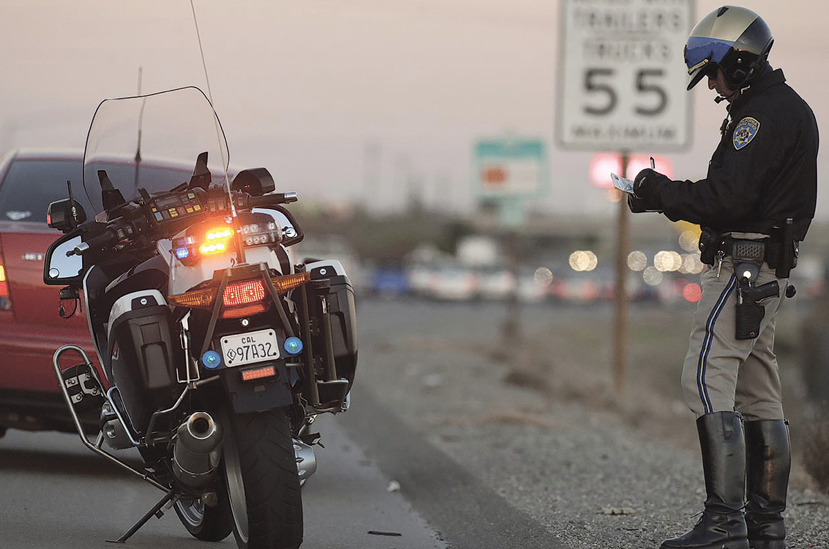 Police deals patrol motorcycle