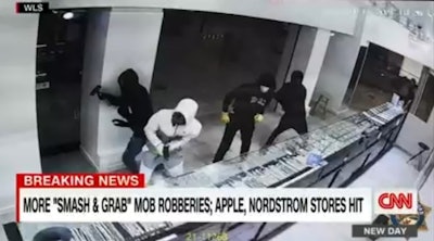 Smash and grab robbery in Chicago. (Photo: CNN Screenshot)