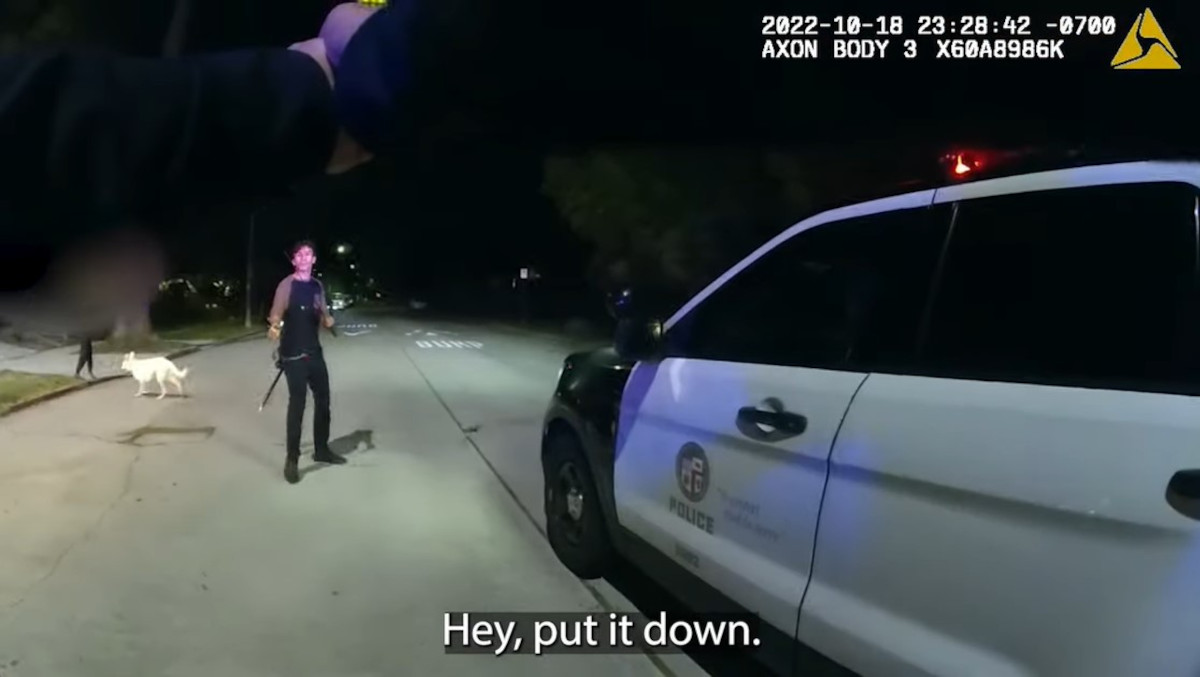 アメリカポリス　LAPD デーザーガン LAPD Officers Open Fire After Suspect Points Stun Gun at