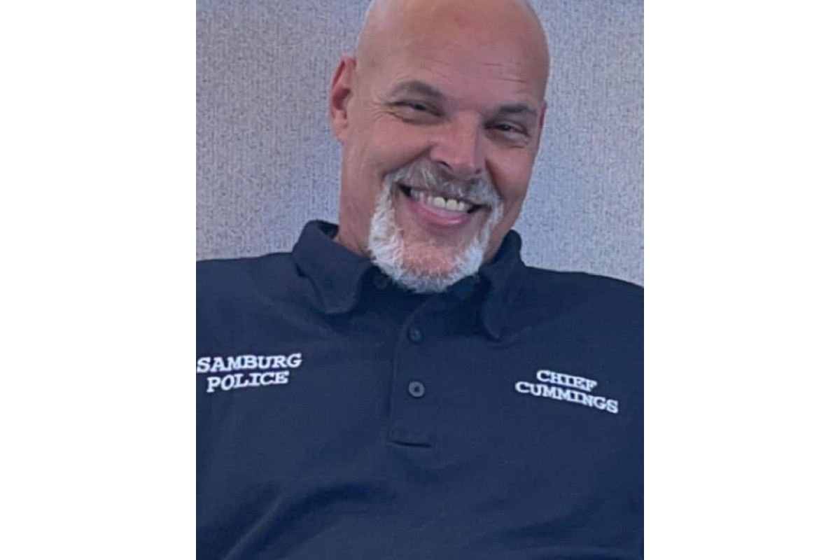 Samburg (Tennessee) Police Chief Chris Cumming dieds of a heart attack Dec. 10.