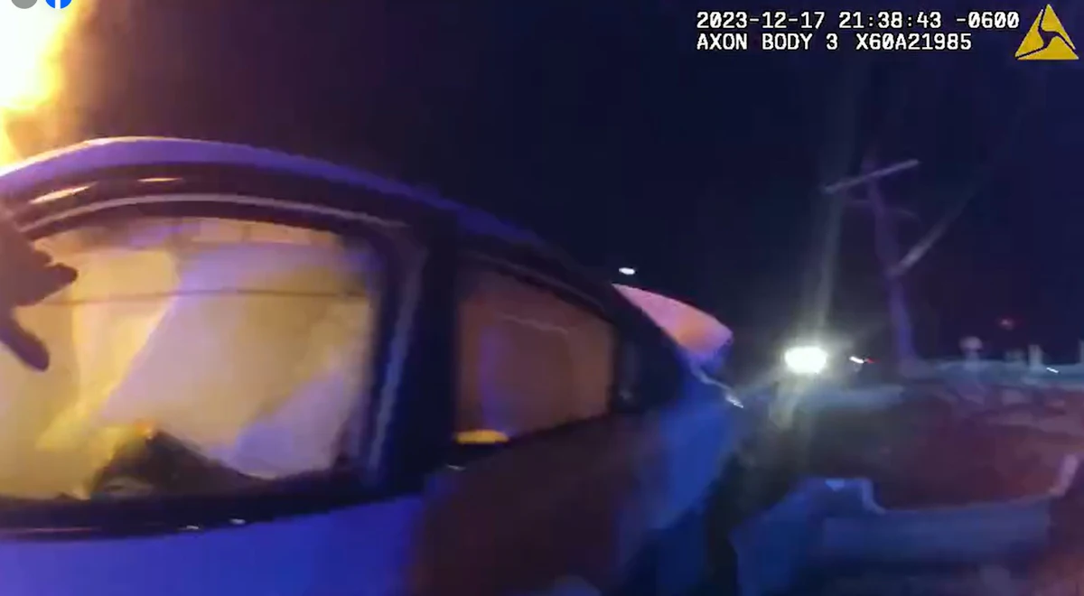 Oklahoma Deputy Saves Woman from Burning Car - Vimarsana News