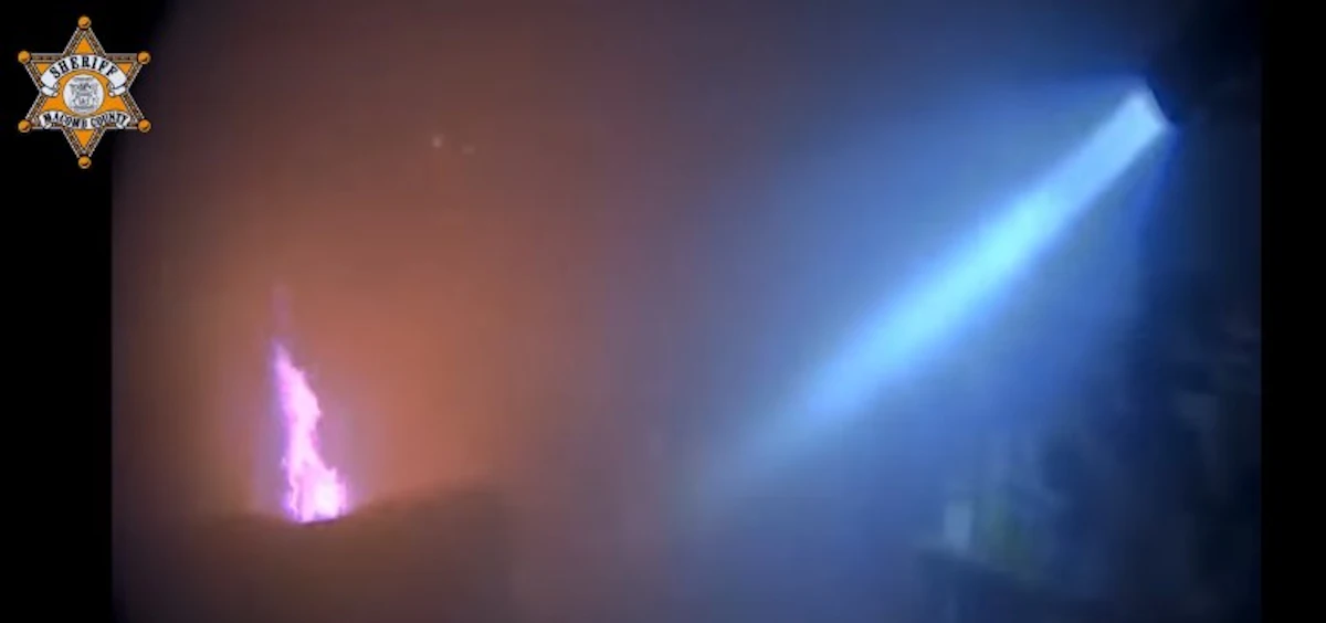 Michigan Deputies Rescue Family from Burning Home - Vimarsana News