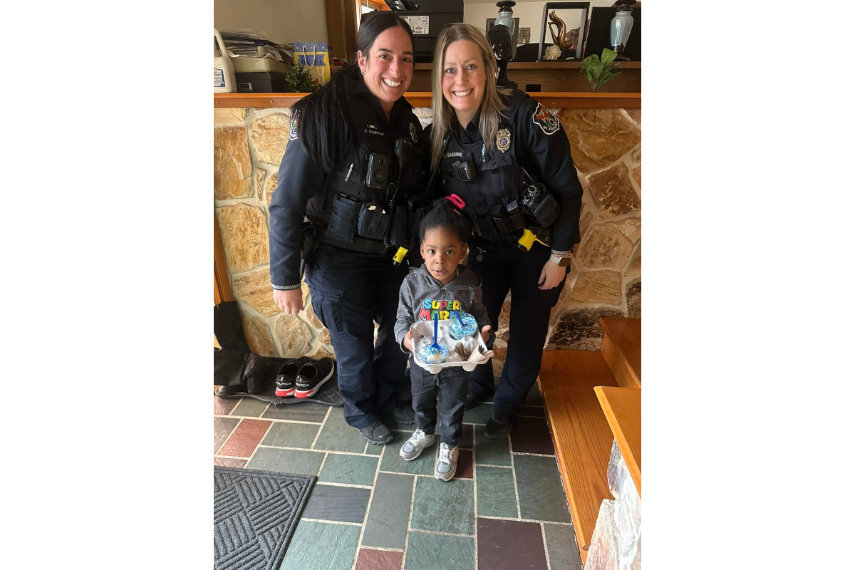 A day after taking the 911 hangup call Officer Rachel Gardinier and Officer Francesca Ostergaard came back to the little boy's home with ice cream.